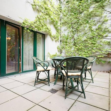 Relaxing Terrace Apartment In Lively Area Wien Eksteriør billede