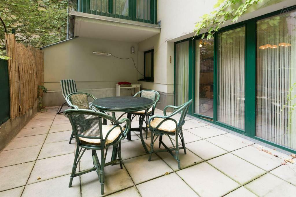 Relaxing Terrace Apartment In Lively Area Wien Eksteriør billede