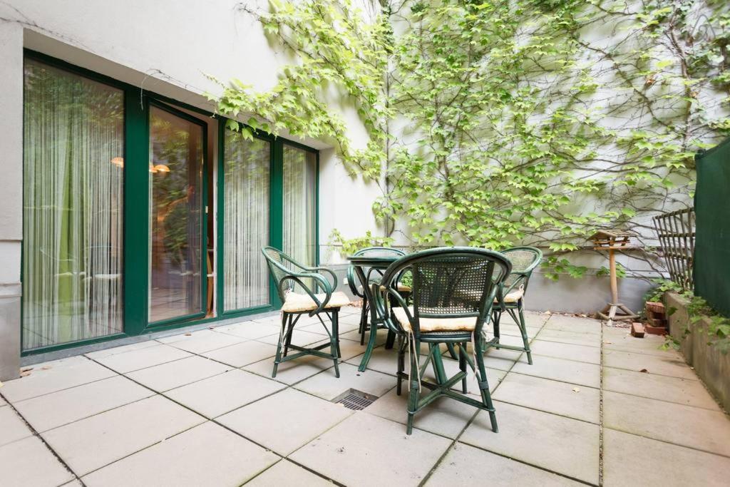Relaxing Terrace Apartment In Lively Area Wien Eksteriør billede